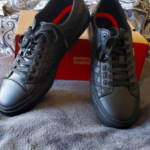 Mens Size 10.5 Black Levi Shoes